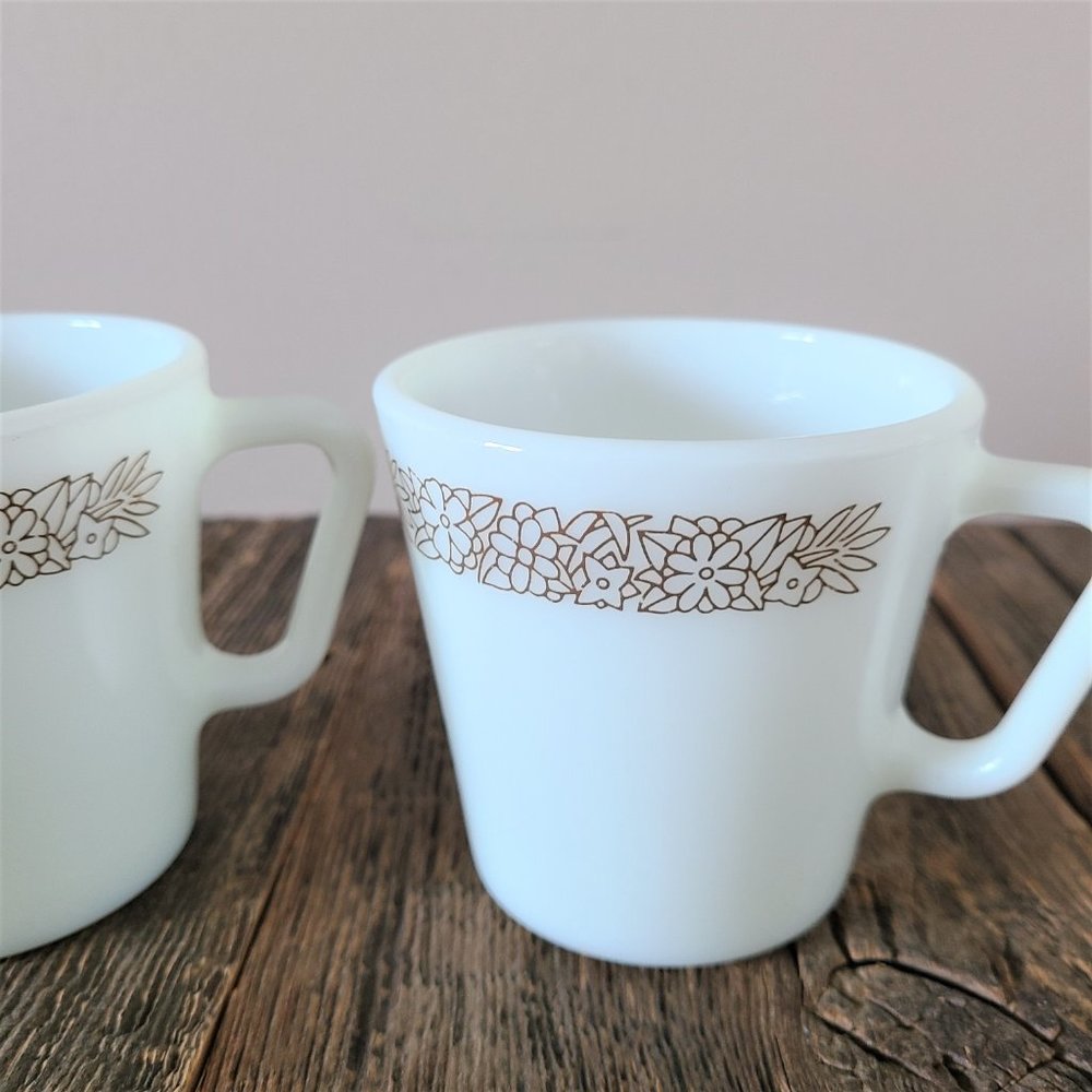 2 Vintage 80s Pyrex White and Brown Floral Design. - Picture 3 of 6